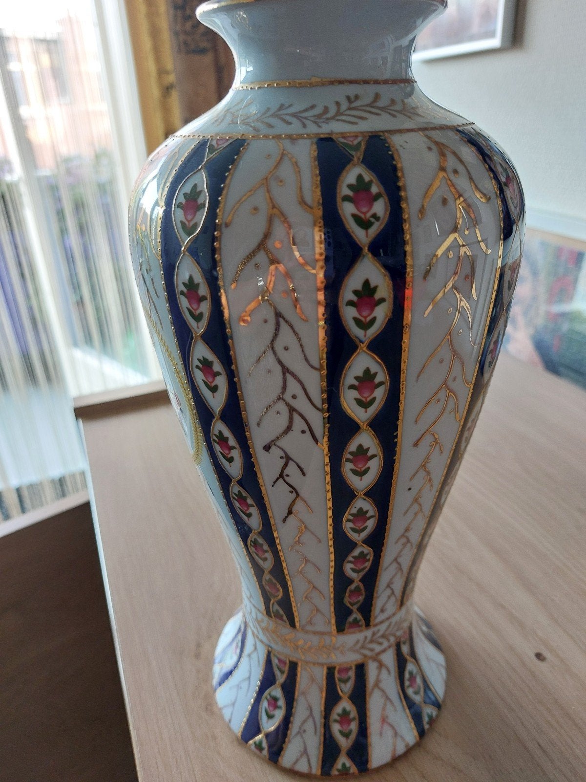 Prachtige Chinese vaas met handgeschilderde decoraties, Antiek en Kunst, Ophalen