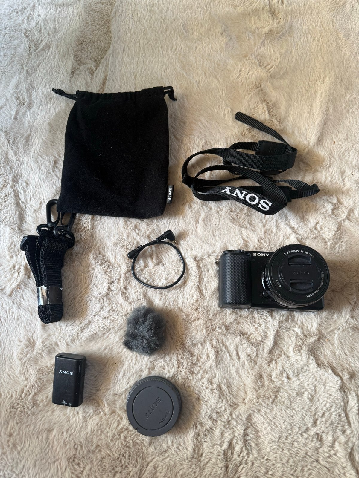 Sony ZV-E10 + 16-50mm + ECM-W2BT Vlogcamera, Geheugenkaart, Ophalen of Verzenden, Zo goed als nieuw, Sony
