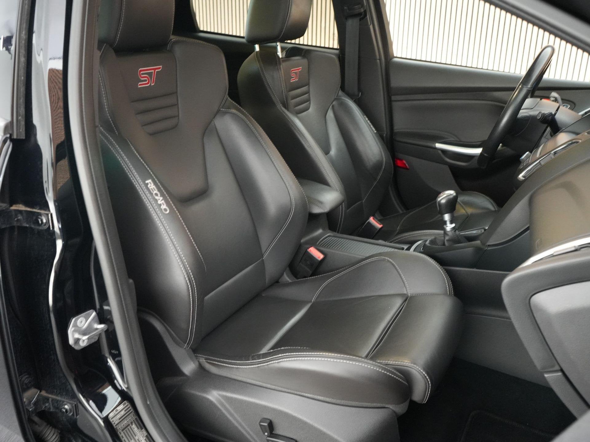 Ford Focus ST-3 2.0 250pk |Recaro's leder|bluetooth|cruise c, Auto's, 15 km/l, Gebruikt, 4 cilinders, 1337 kg