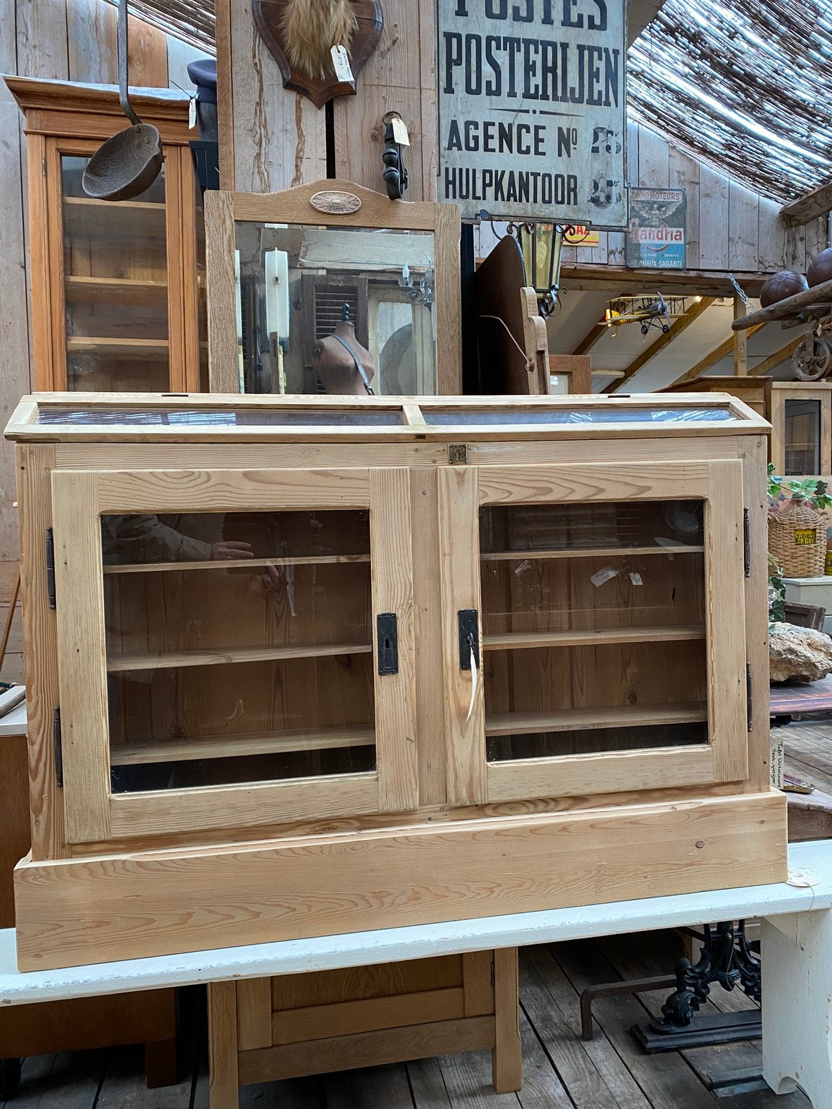 Ondiepe oud grenen vitrinekast opzetkast wandvitrine