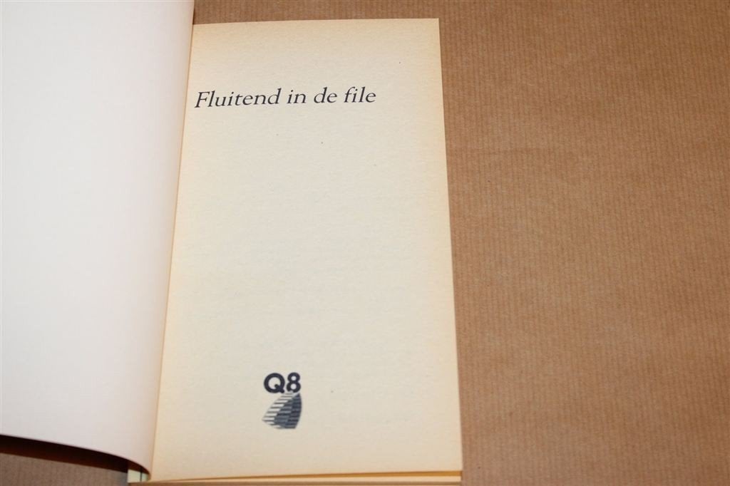 Fluitend in de File — Q8 Promotieboekje 1986, Ophalen of Verzenden, Gelezen
