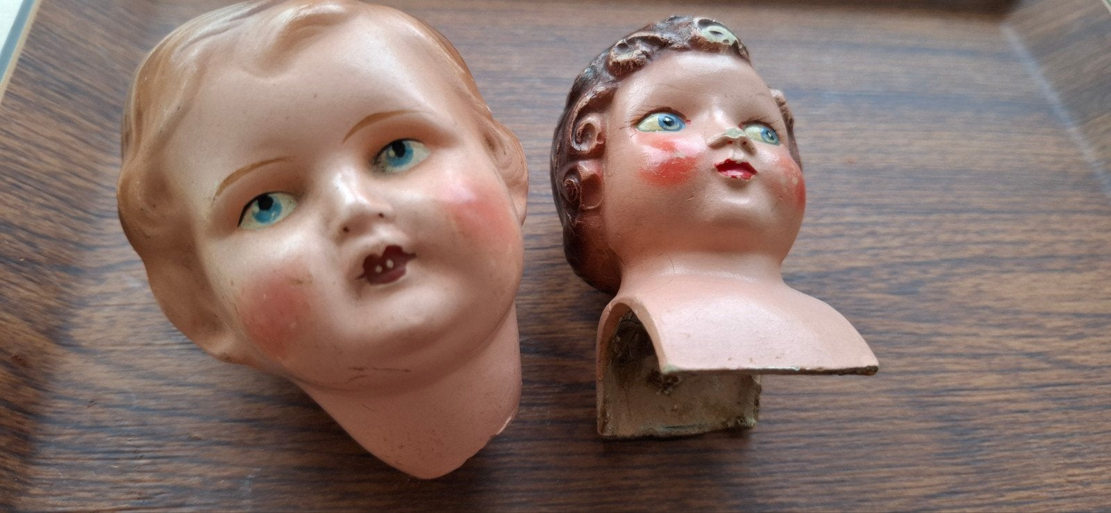 Twee poppenhoofdjes, Ophalen of Verzenden