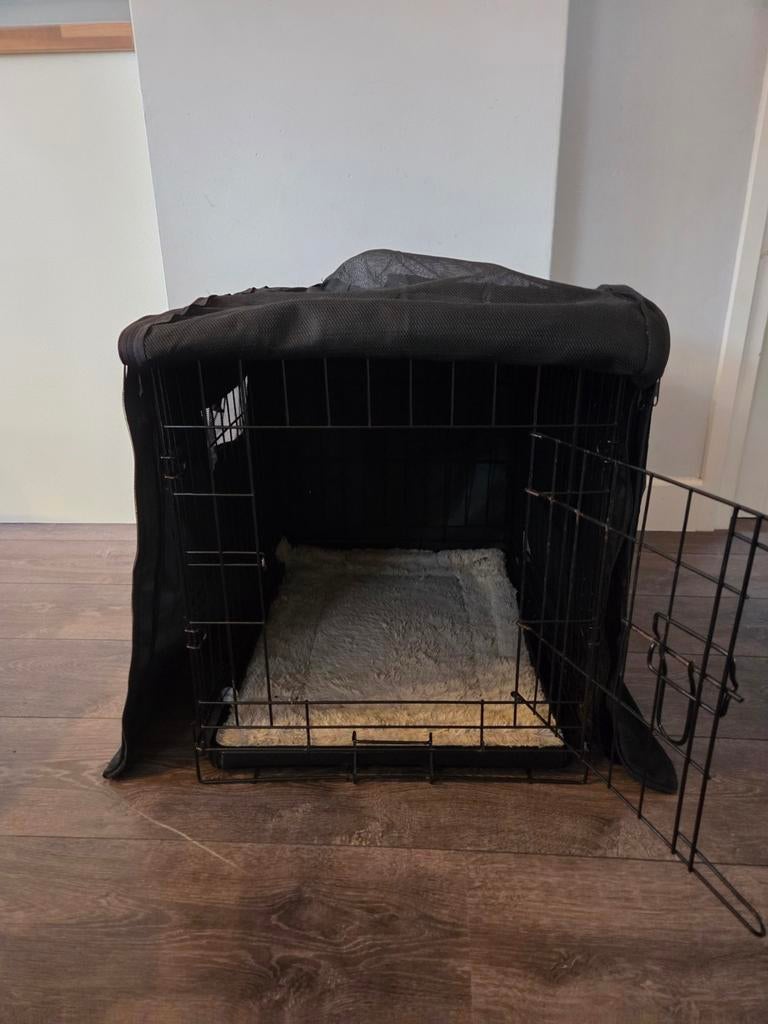 Hondenbench 62 x 44 x 50 incl..benchkleed en benchhoes, Dieren en Toebehoren, Ophalen of Verzenden, Zo goed als nieuw