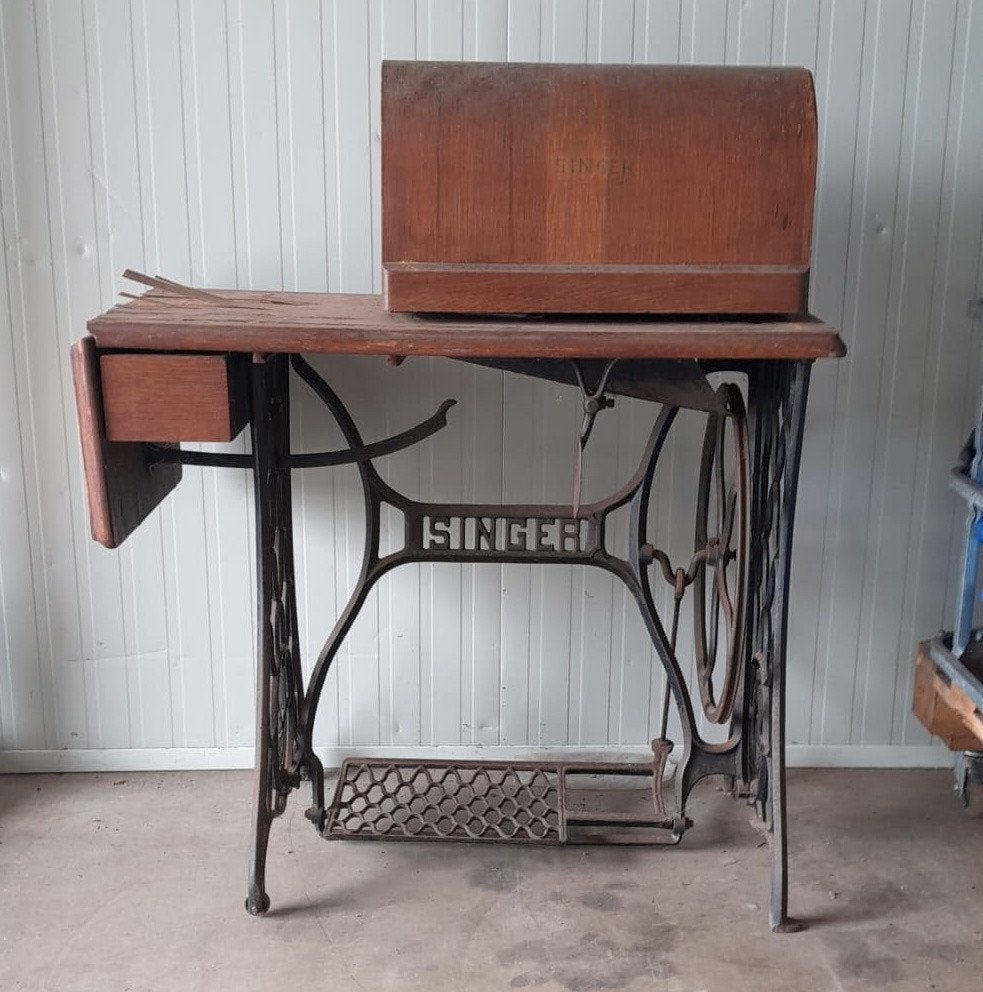 Singer naaimachine op onderstel, Ophalen