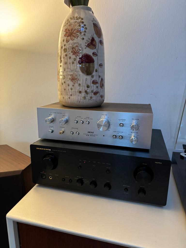 Vintage akai 2200 versterker amp fineer hout!, Ophalen of Verzenden, Zo goed als nieuw