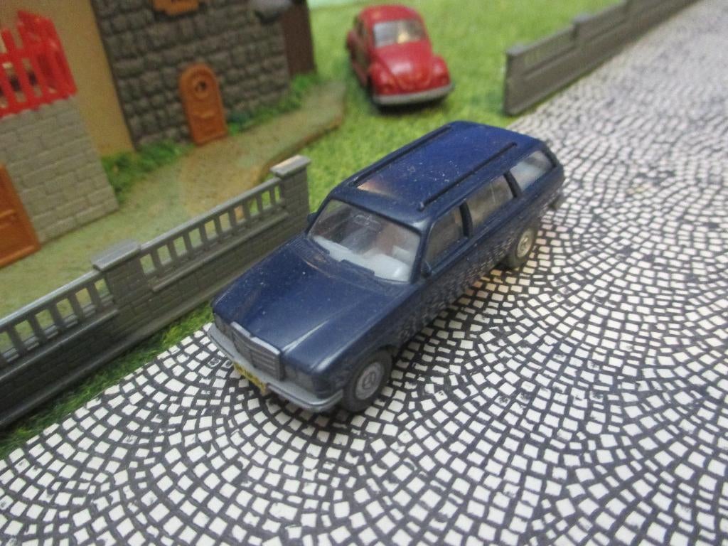 Mercedes Benz S123 250T Wiking Stahlblau met NL nummerborden, Ophalen of Verzenden, Gebruikt, Auto, Wiking