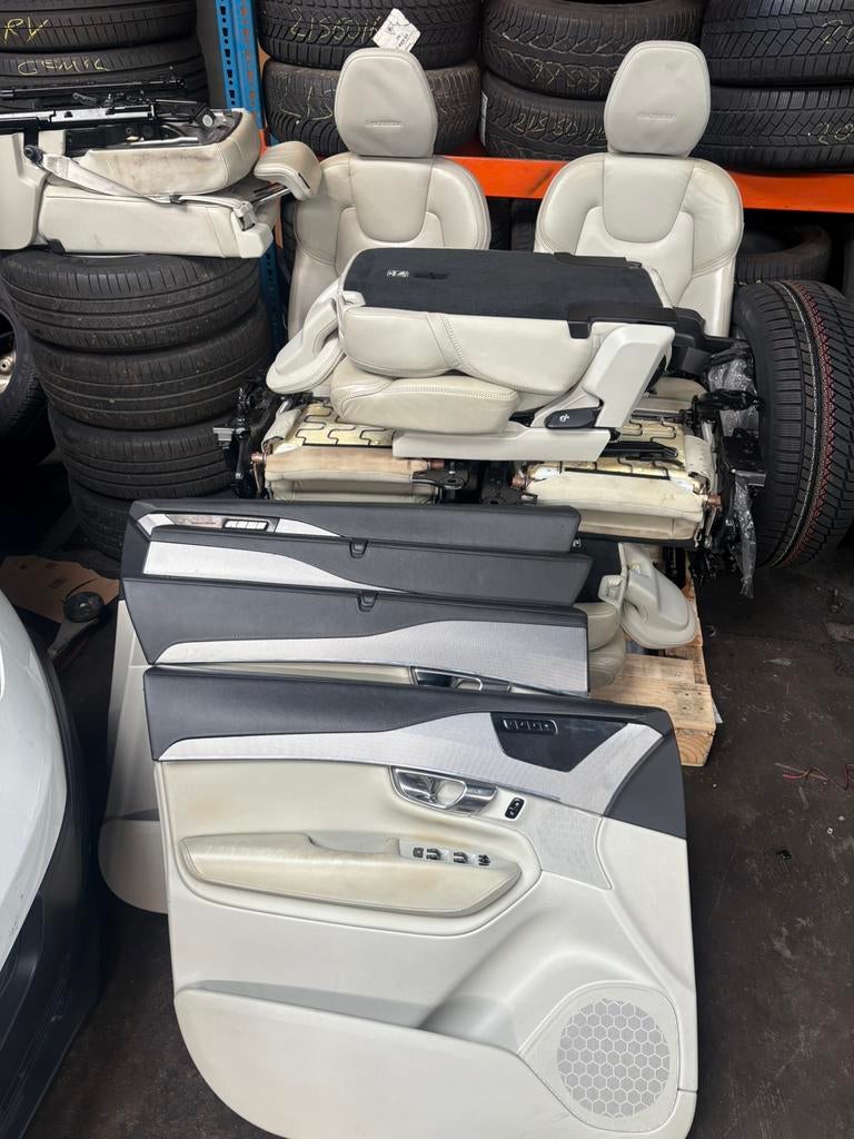 Xc90 bekledingset T8 2015/2025 heeft vlekken is wel goed., Ophalen of Verzenden, Volvo