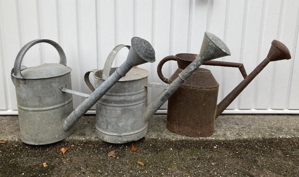 3x Brocante oude zinken gieter & 1 Franse gieter, Ophalen
