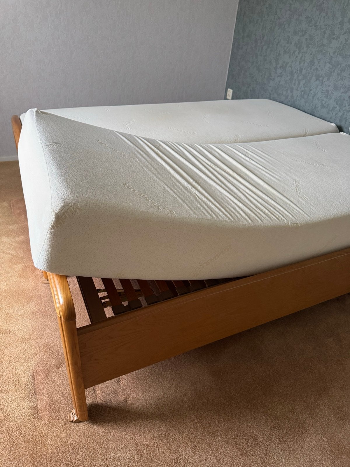 2x Eenpersoonsbedden met Tempur matrassen en toebehoren, Ophalen, Verstelbaar, 90 cm, Eenpersoons