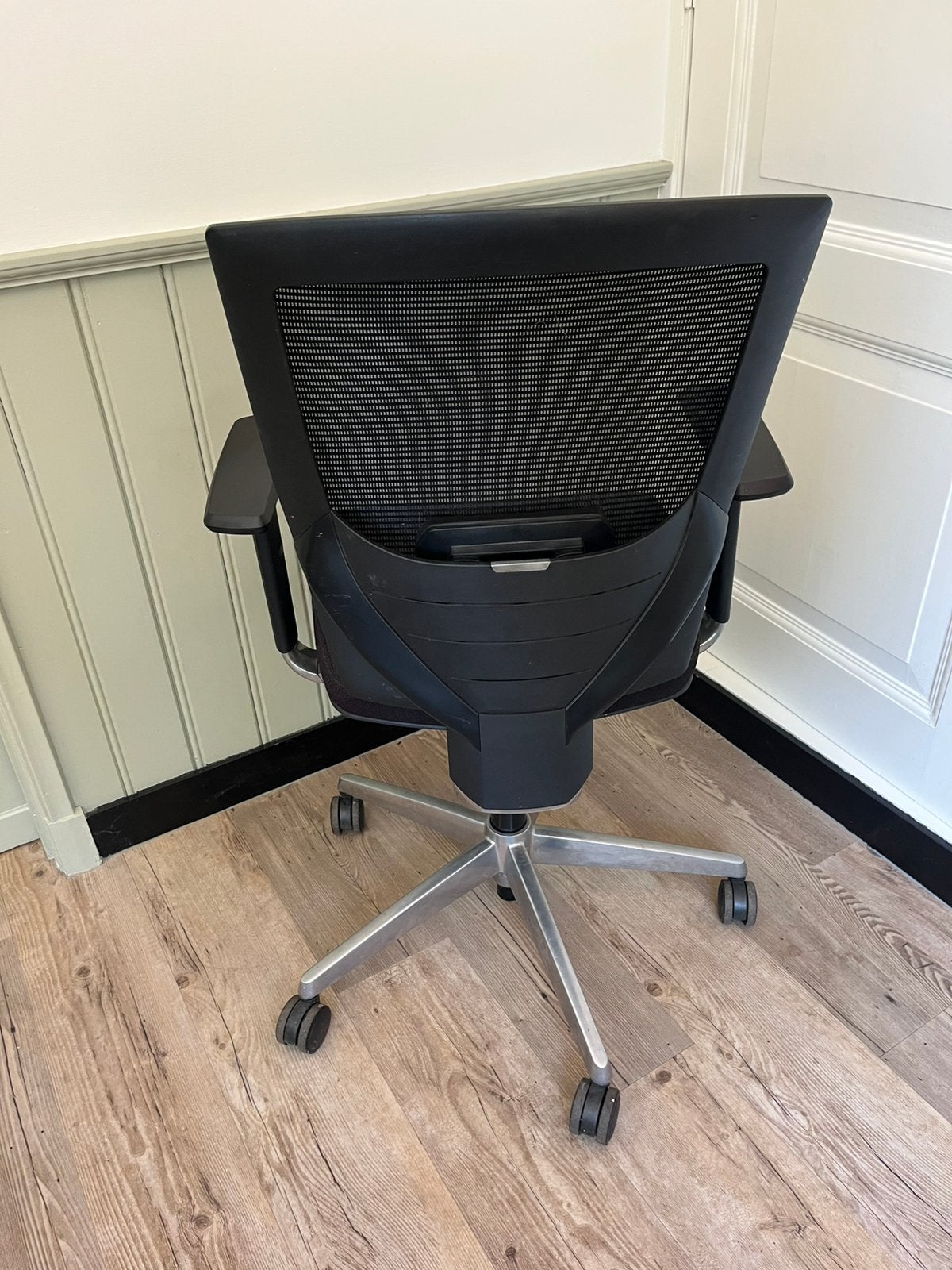 Ahrend 2020 bureaustoel – ergonomisch – aluminium onderstel, Ophalen, Gebruikt, Zwart, Bureaustoel