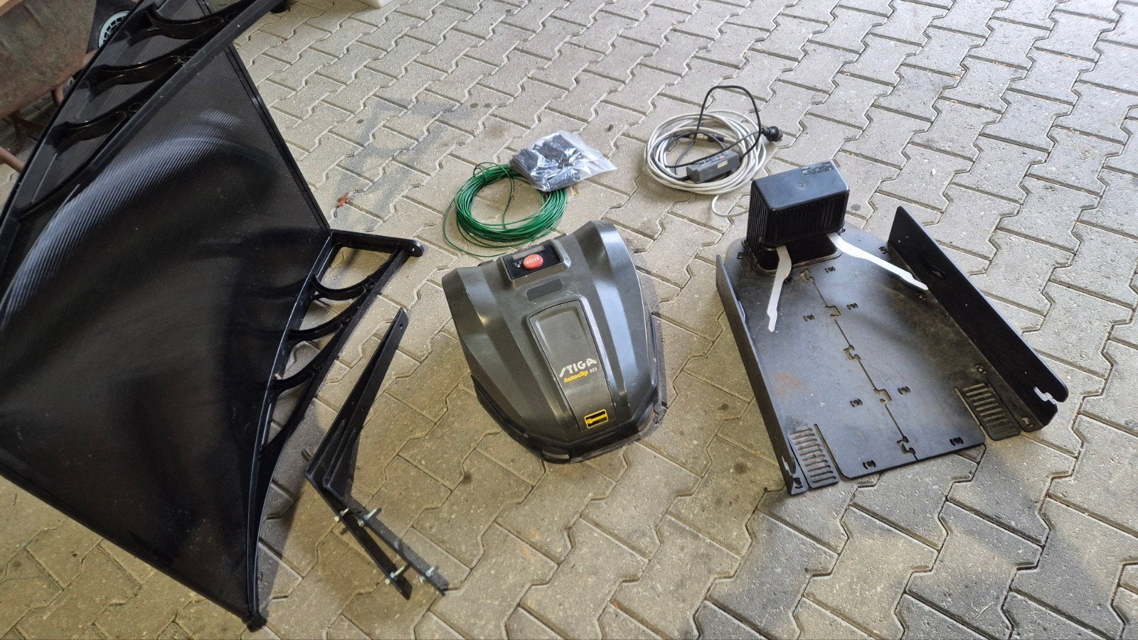 Stiga Autoclip 223 Robotmaaier - Compleet met accessoires, Ophalen, Cirkelmaaier, Gebruikt, Stiga