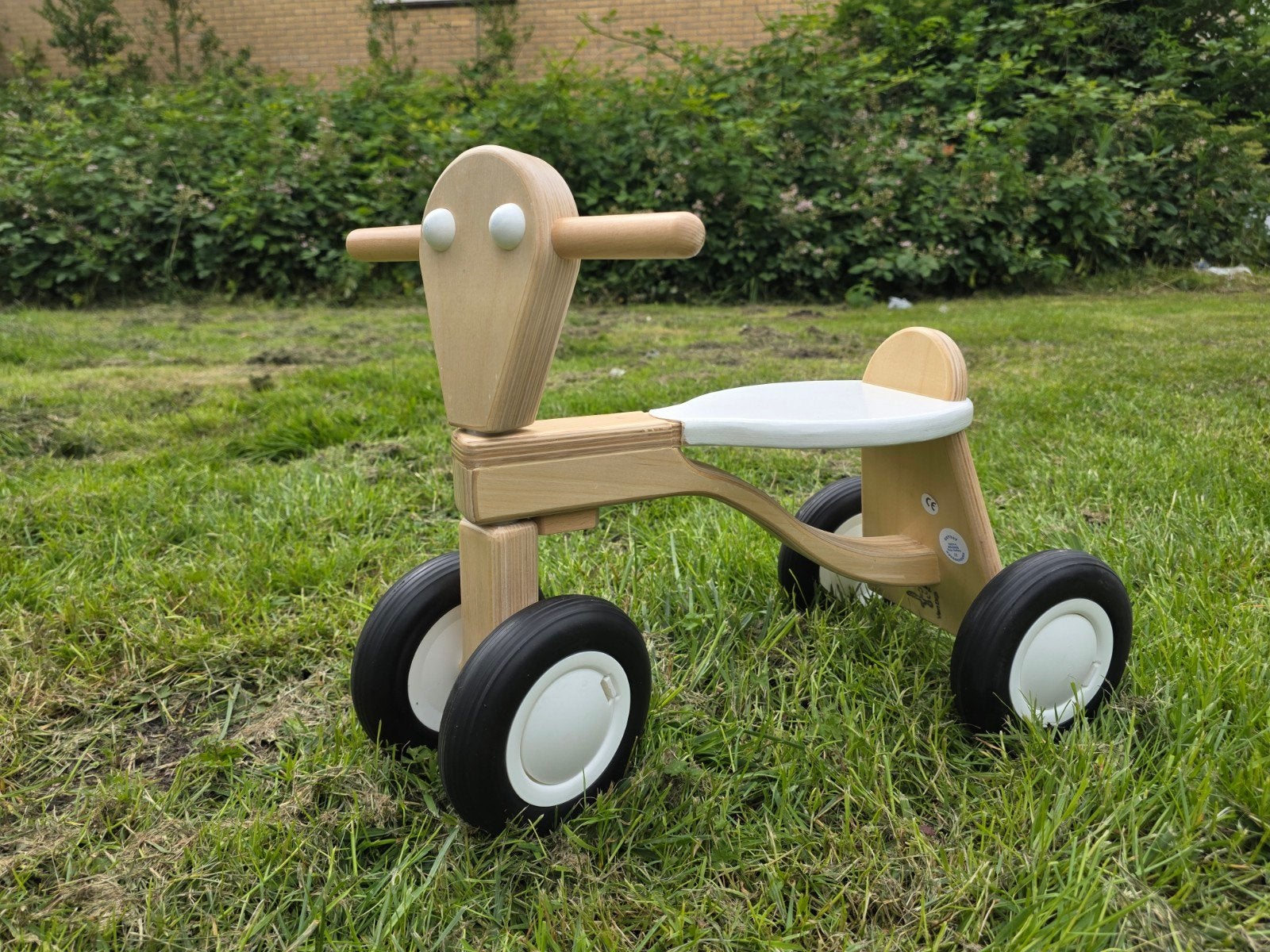 Nieuwe Houten loopfiets Wit 'Van Dijk', Kinderen en Baby's, Speelgoed | Buiten | Voertuigen en Loopfietsen, Ophalen of Verzenden