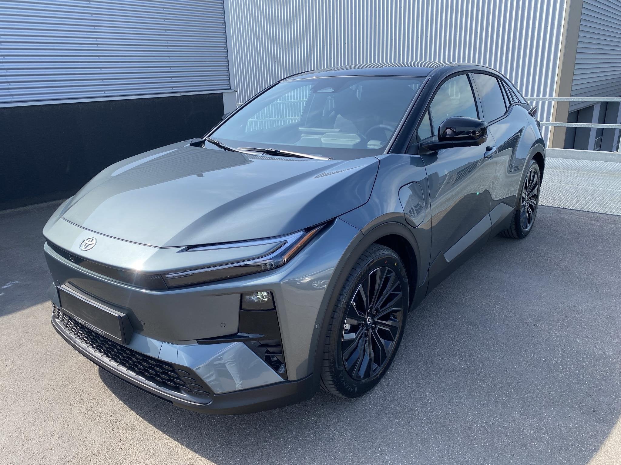 Toyota C-HR+ — Actieradius (WLTP) 507 km Executive AWD 77, Auto's, Toyota, Automaat, Dealer onderhouden, Met garantie (alle), 507 km