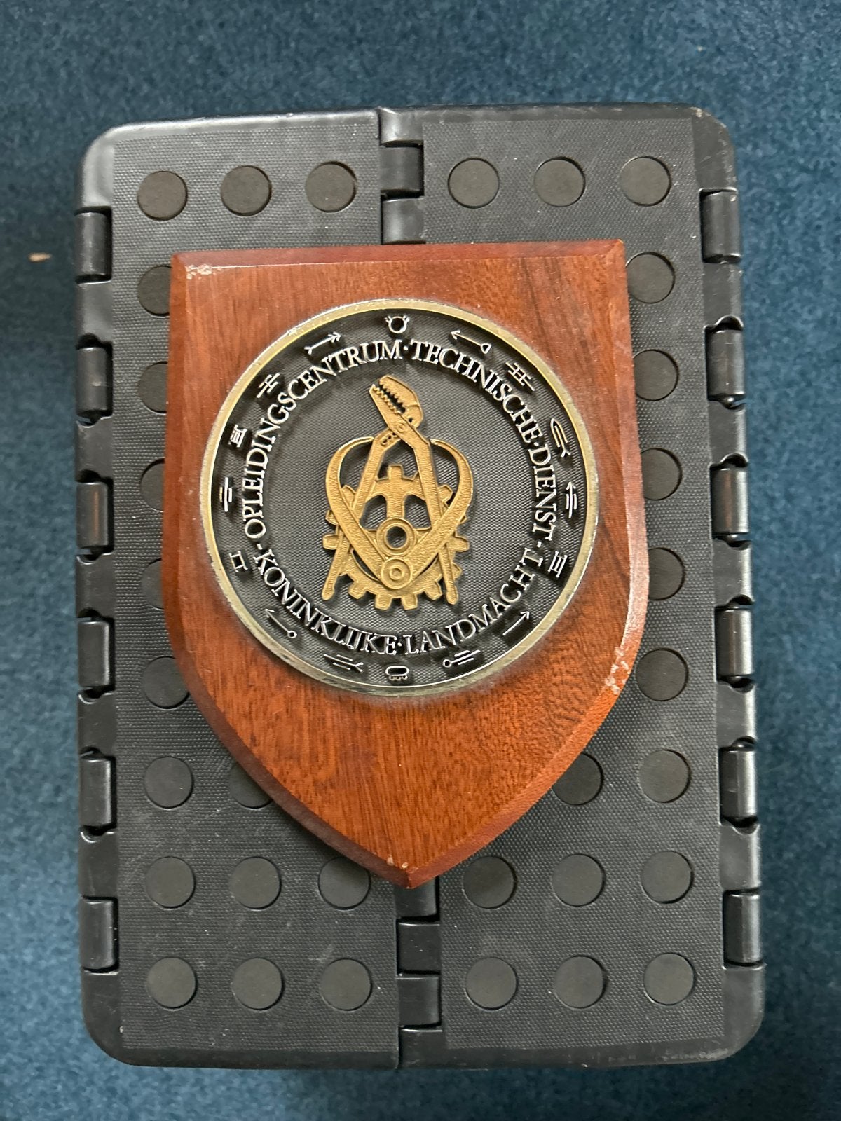 Plaquette Opleidingscentrum Technische Dienst Landmacht, Ophalen of Verzenden, Landmacht, Nederland, Overige typen