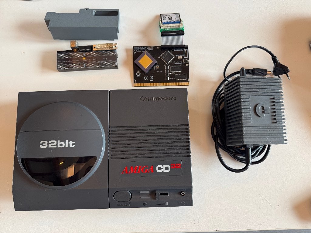Amiga CD32 met TF330 Accelerator, Computers en Software, Ophalen of Verzenden, Commodore