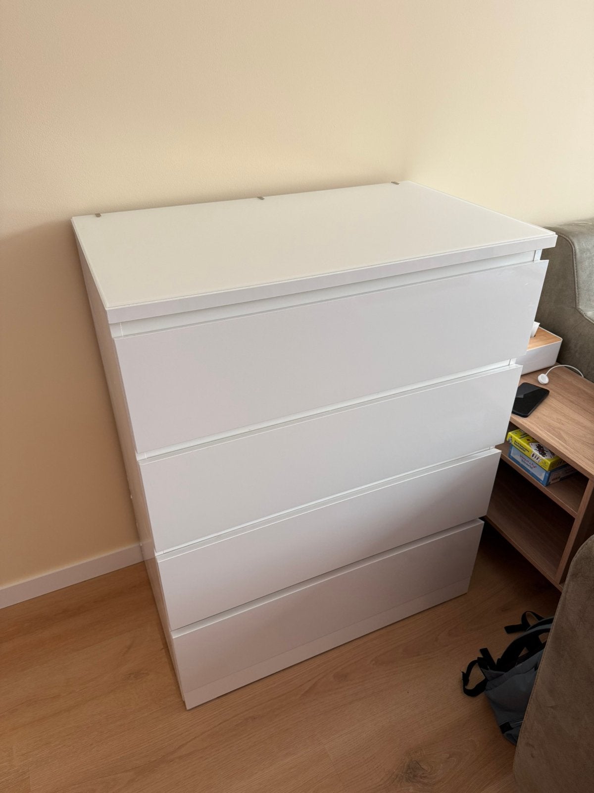 Ikea Malm kast met glazen top plaat, Ophalen, 50 tot 100 cm, Zo goed als nieuw, 3 of 4 laden