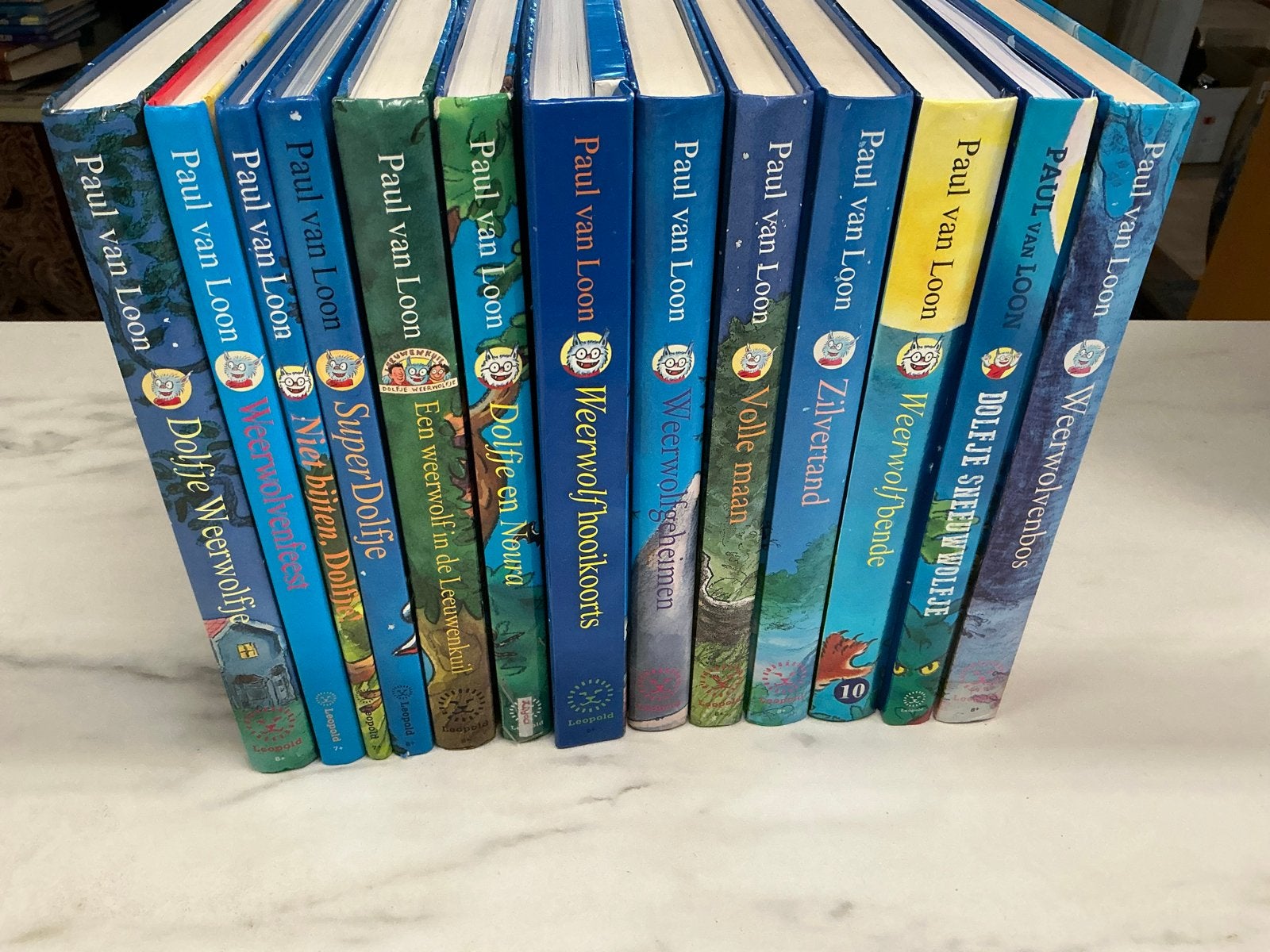 Paul van Loon Dolfje Weerwolfje boeken - 13 stuks, Ophalen of Verzenden, Gelezen, Fictie algemeen