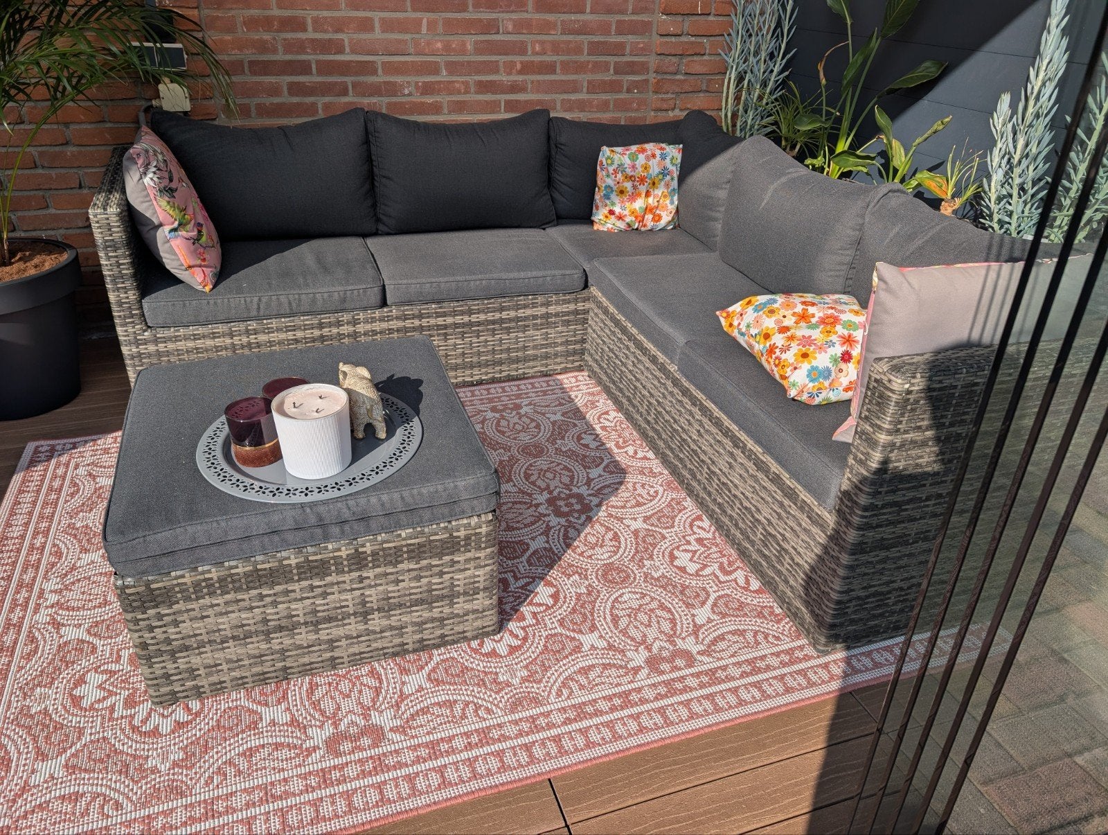 Mooie wicker tuinbank met hocker - 200x200 cm, Ophalen, 5 zitplaatsen, Bank, Zo goed als nieuw