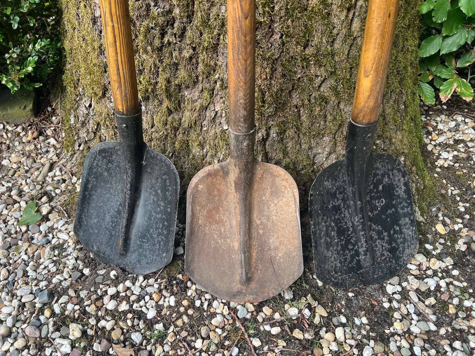 Set van 3 Vintage Schoppen met Houten Steel, Ophalen