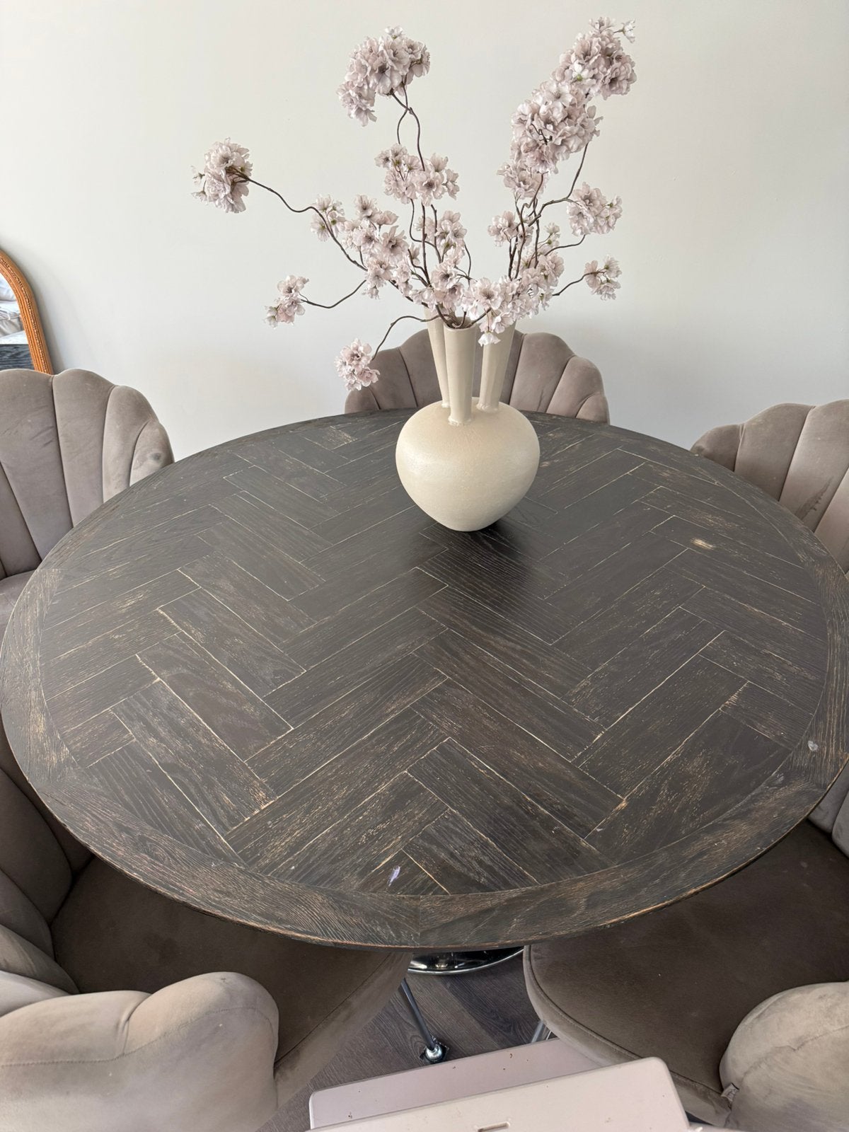 Richmond blackbone eetfalel, Ophalen, Rond, 200 cm of meer, 50 tot 100 cm