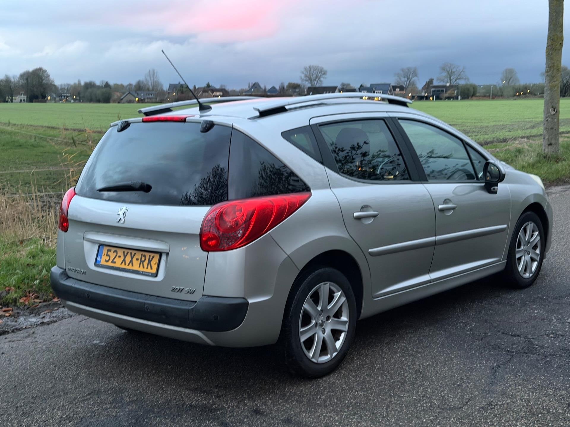 Peugeot 207 SW 1.6 VTi XS Première Airco APK 06-2027 NAP, Voorwielaandrijving, Stof, Gebruikt, Zwart