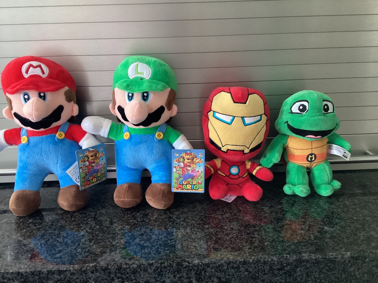 Knuffels super Mario,Lowi,Ironman Marvel,en een turtle, Ophalen of Verzenden