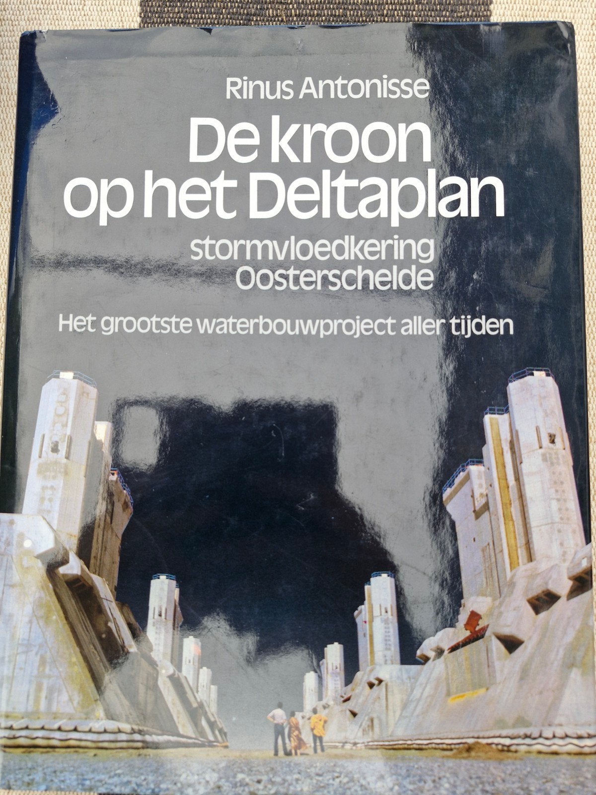 De kroon op het Deltaplan: Stormvloedkering Oosterschelde, Boeken, Techniek, Ophalen of Verzenden, Gelezen, Bouwkunde, Rinus Antonisse