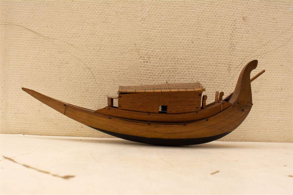 Vissers boot/Gondel 39365, Verzamelen, Beelden en Beeldjes, Gebruikt, Ophalen of Verzenden