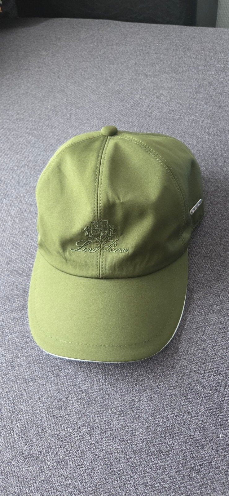 Loro Piana pet groen, Ophalen of Verzenden, Zo goed als nieuw