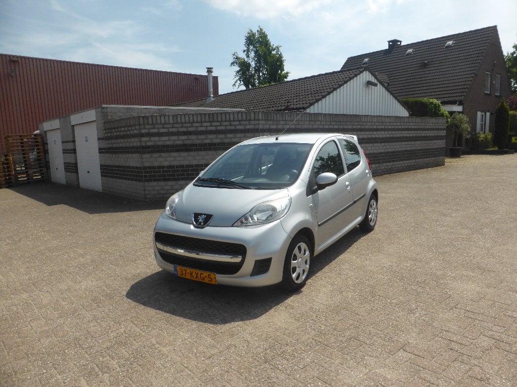 Peugeot 107 1.0 12V 5DR 2010 Grijs, Voorwielaandrijving, Stof, 880 kg, 4 stoelen