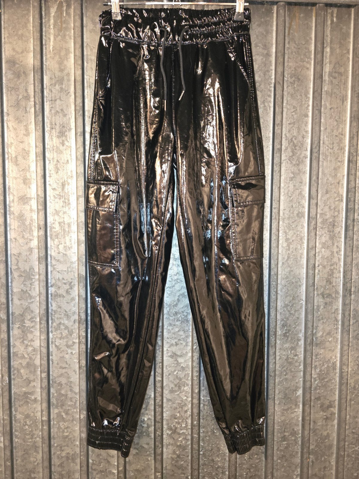 Nieuwe zwarte lak cargo broek maat M, Maat 38/40 (M), Verzenden, Zwart, Nieuw