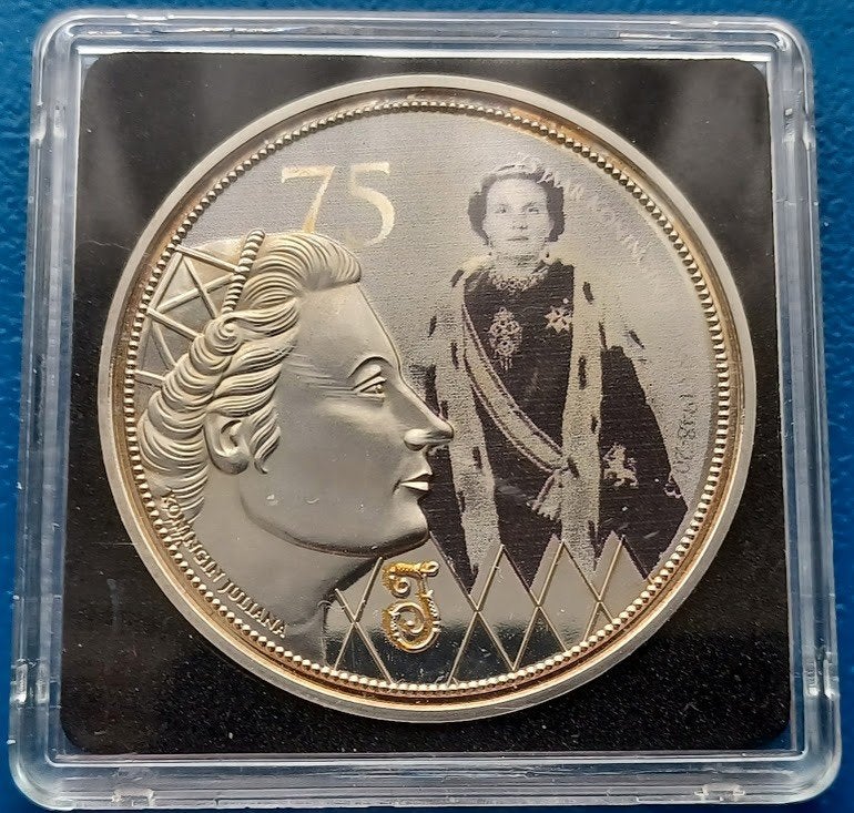 Penning 75 jaar Koningin Juliana 1948-2023 (a), Verzenden, Overige materialen