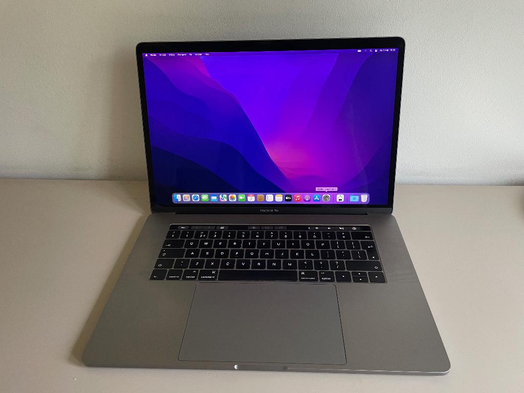 MacBook Pro 15-inch (2016)  Intel i7 16GB  250 GB  Touch Bar, Computers en Software, Apple Macbooks, MacBook Pro, Gebruikt, 256 GB