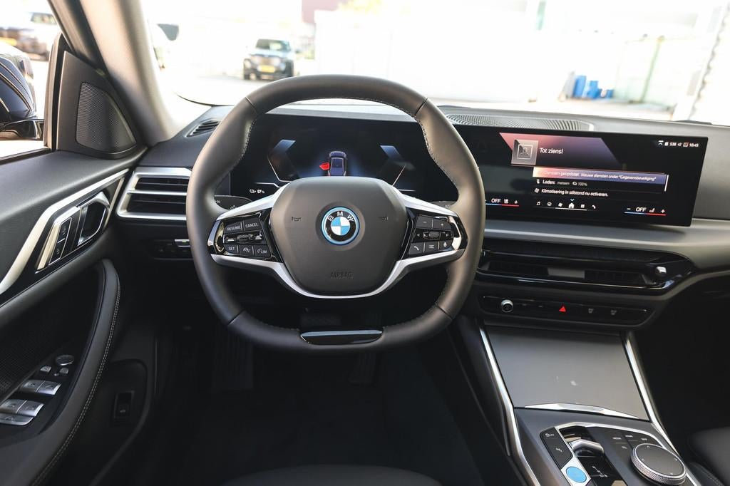 BMW i4 eDrive35 / Achteruitrijcamera / Active Cruise Control, Zwart, Zwart, Leder, Nieuw