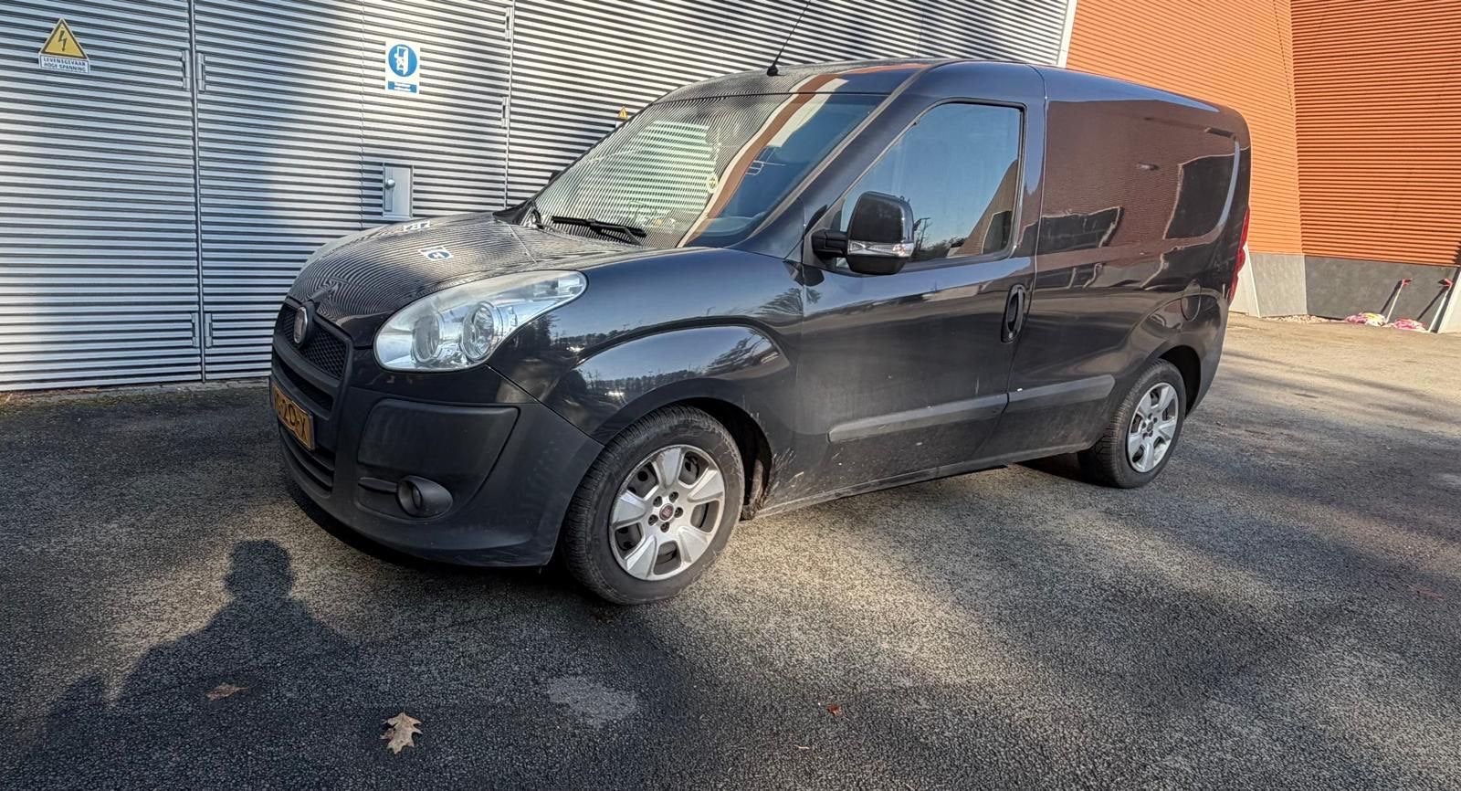 Fiat Doblo C 1.6 2014, Voorwielaandrijving, Stof, 4 cilinders, Zwart