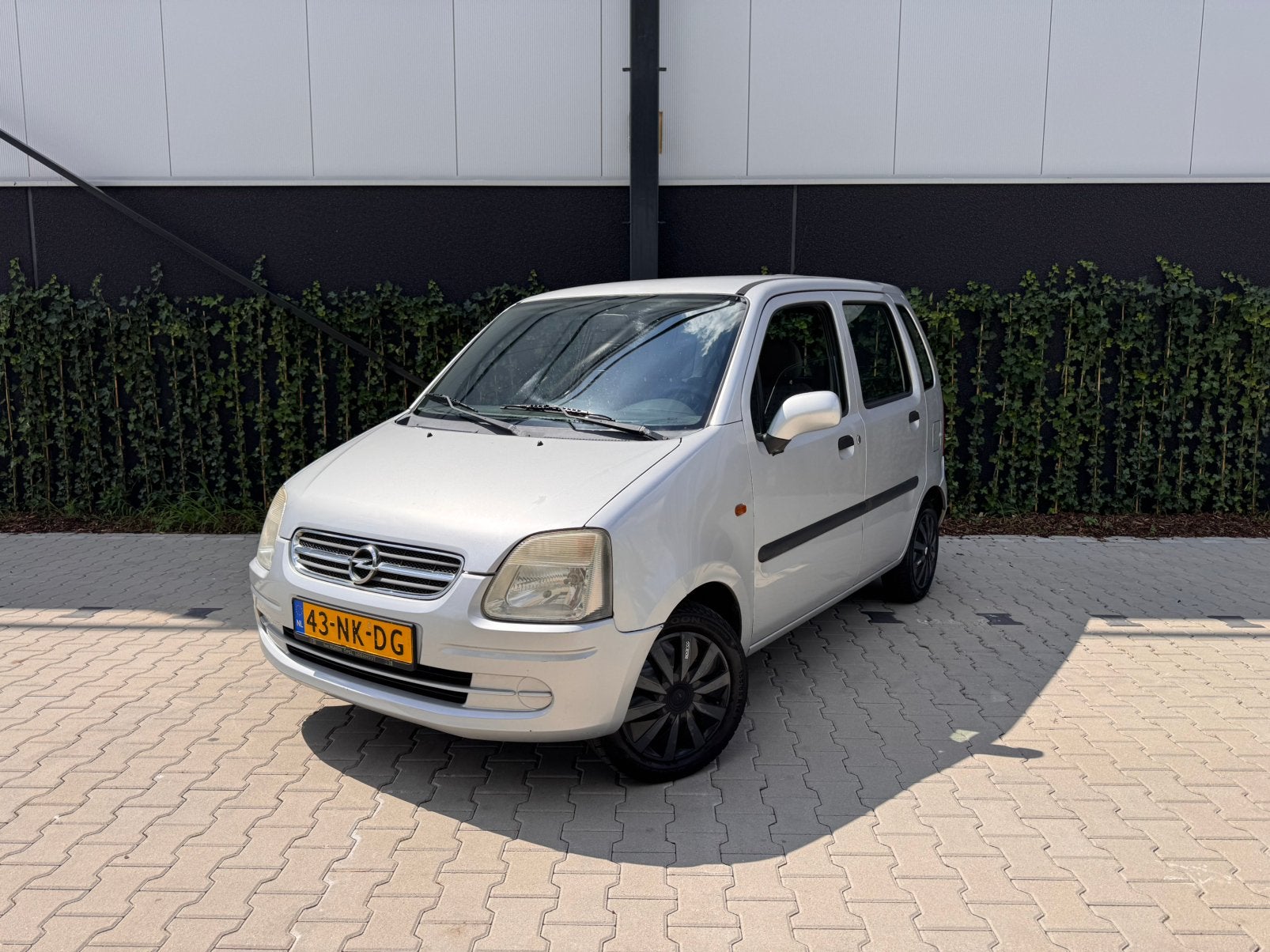 Opel Agila 1.2 I 16V 2003 Grijs | NIEUWE APK! | TREKHAAK! |, Auto's, Voorwielaandrijving, Stof, Origineel Nederlands, Handgeschakeld