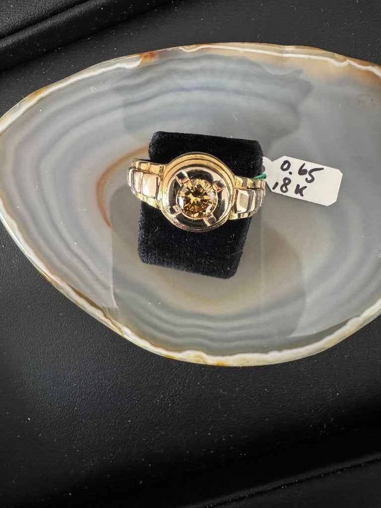 18 krt gouden ring met briljant van 0,65 crt, 20 of groter, Ophalen of Verzenden, Zo goed als nieuw, Dame of Heer