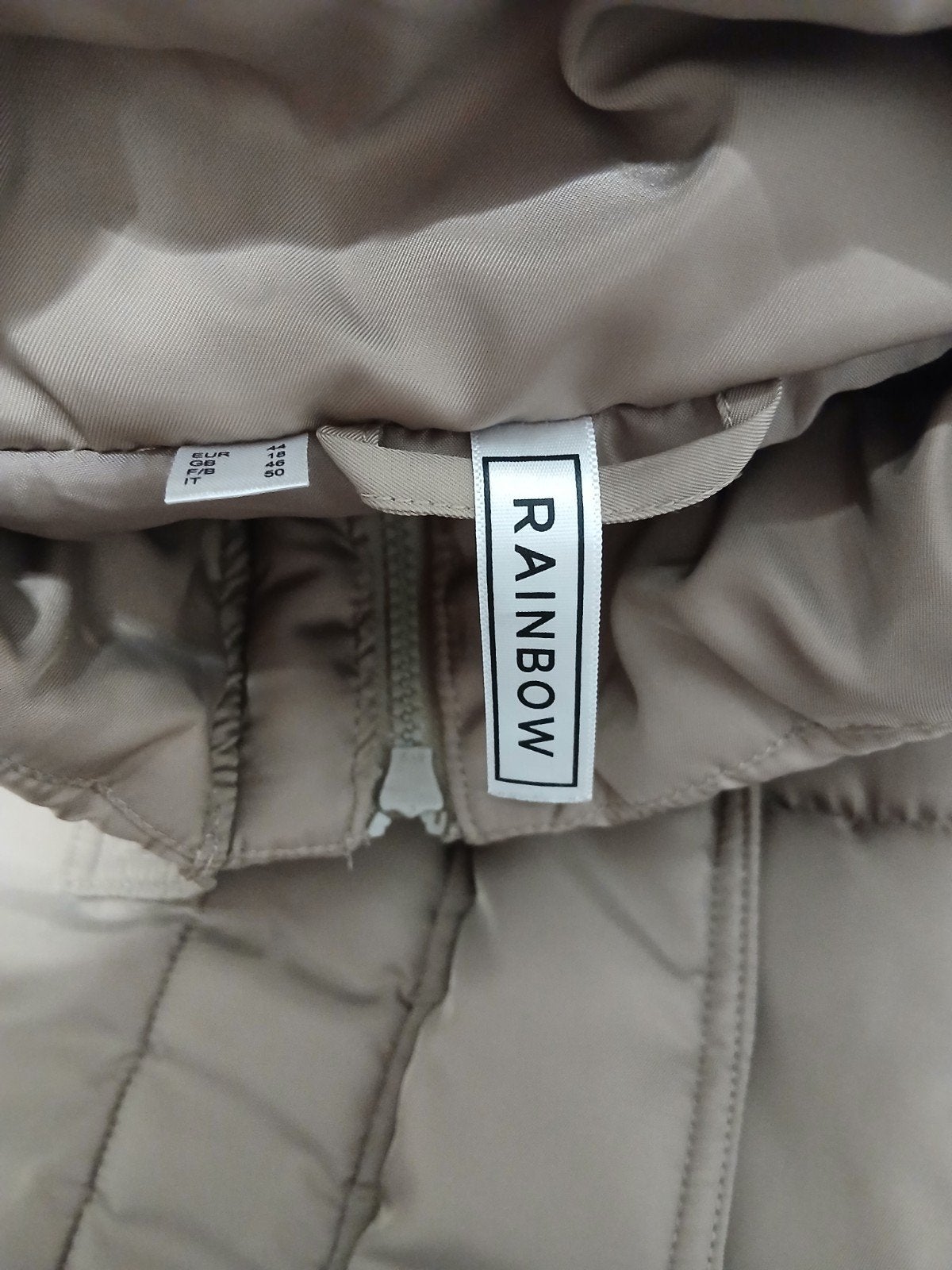 Lange beige gewatteerde jas van Rainbow, maat 44, Kleding | Dames, Ophalen of Verzenden, Zo goed als nieuw, Maat 42/44 (L), Beige