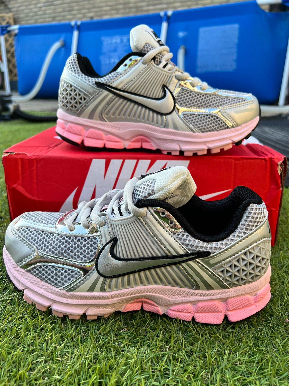 Nike Air Zoom Vomero 5 schoenen, maat 36, Nieuw, Ophalen of Verzenden, Sneakers of Gympen, Roze