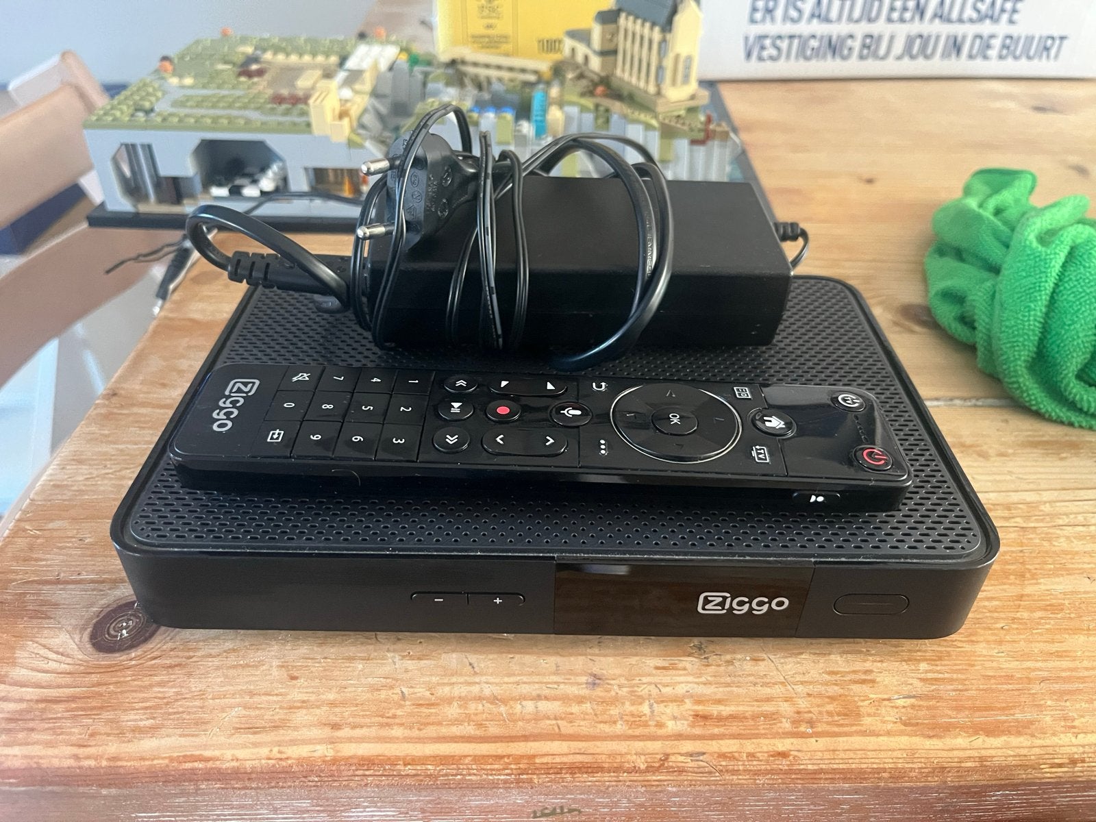 Ziggo Mediabox Next ( Arris DCX960) met afstandsbediening, Ophalen of Verzenden, Zo goed als nieuw, Harddiskrecorder