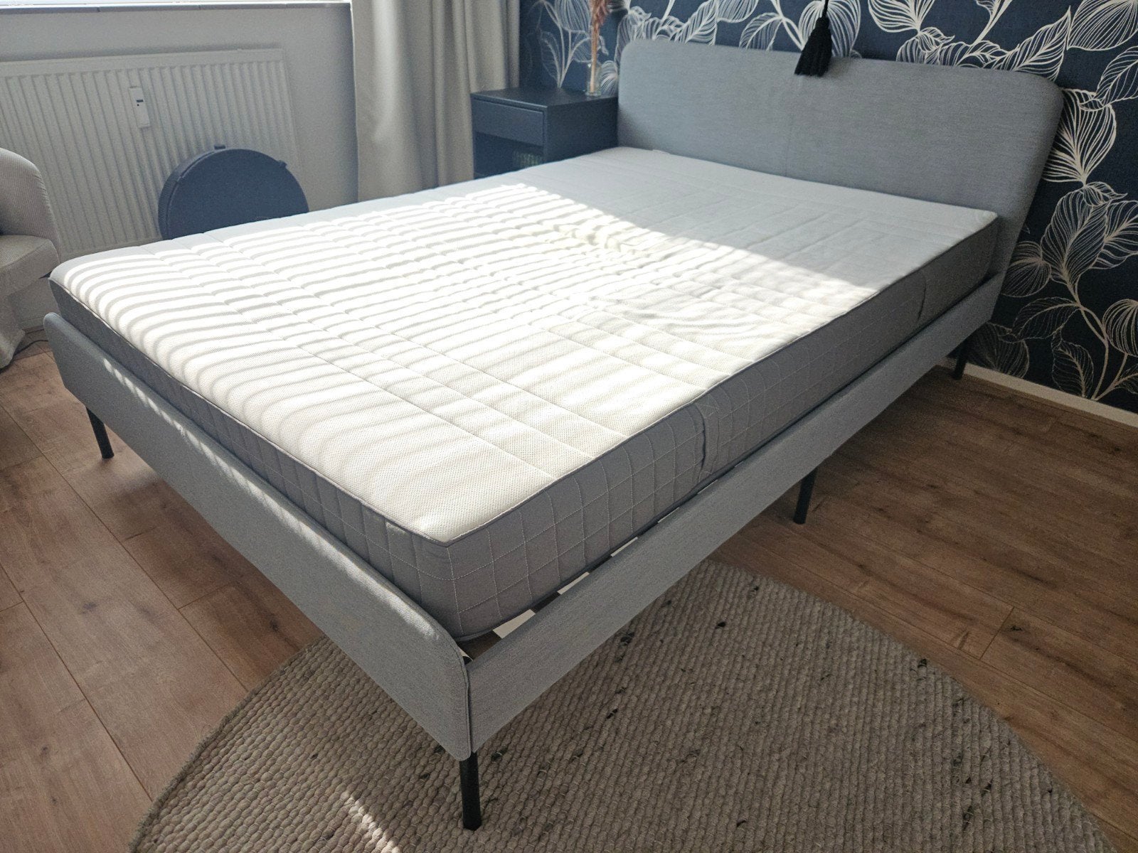IKEA Slattum bed 140x200 (grijs) met lattenbodem, Ophalen, Tweepersoons, 140 cm, Zo goed als nieuw