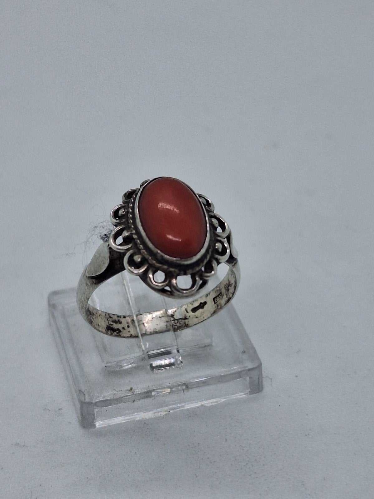 Antieke zilveren ring met bloedkoraal, maat 17, Gebruikt, Ophalen of Verzenden, 17 tot 18, Met edelsteen