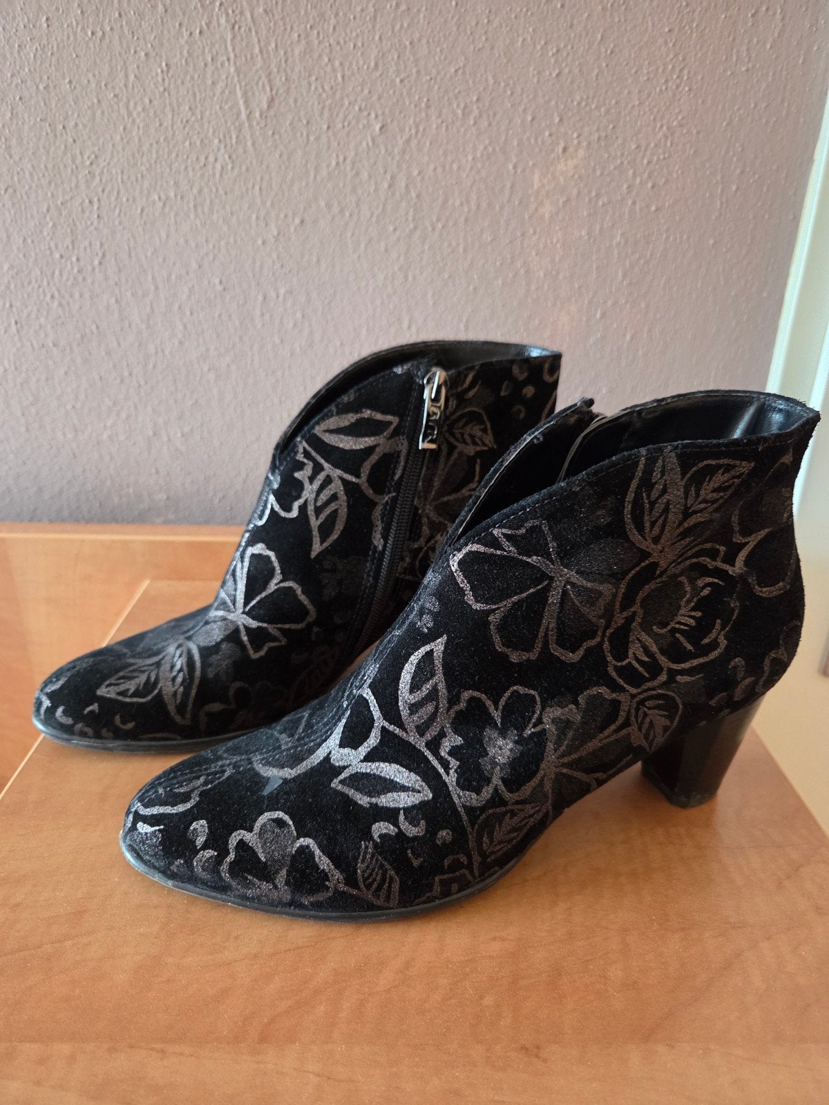 Ara Zwart Leren Enkellaarsjes met Bloemenpatroon Maat 38.5, Kleding | Dames, Zwart, Lage of Enkellaarzen, Ophalen of Verzenden