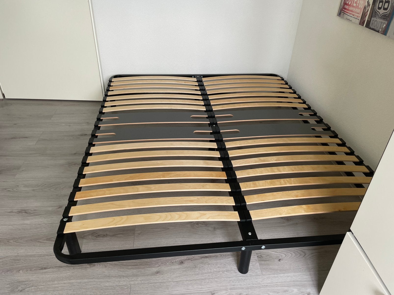 Te koop zwart metalen bedonderstel met lattenbodem, Ophalen, Tweepersoons, Zo goed als nieuw, Bedbodem