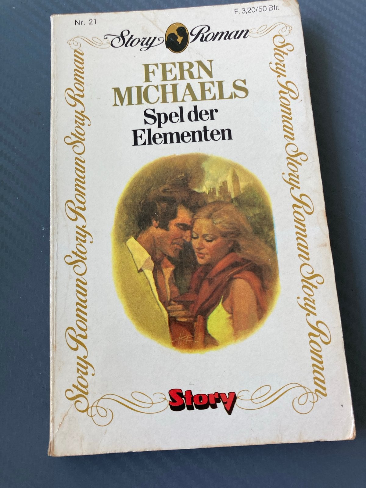 Story Roman Nr. 21: Spel der Elementen - Fern Michaels, Ophalen of Verzenden, Gelezen, Europa overig