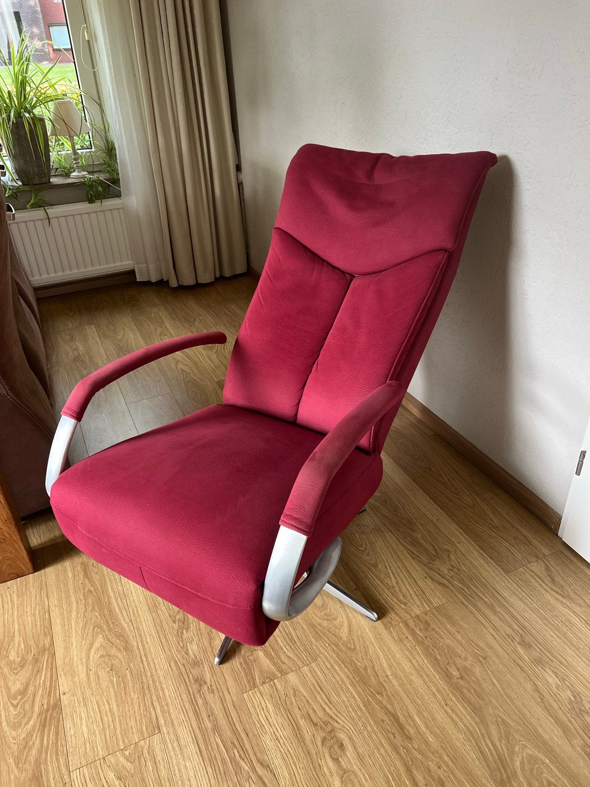 Comfortabele rode fauteuil, Huis en Inrichting, Gebruikt, Ophalen of Verzenden, Metaal, Eén