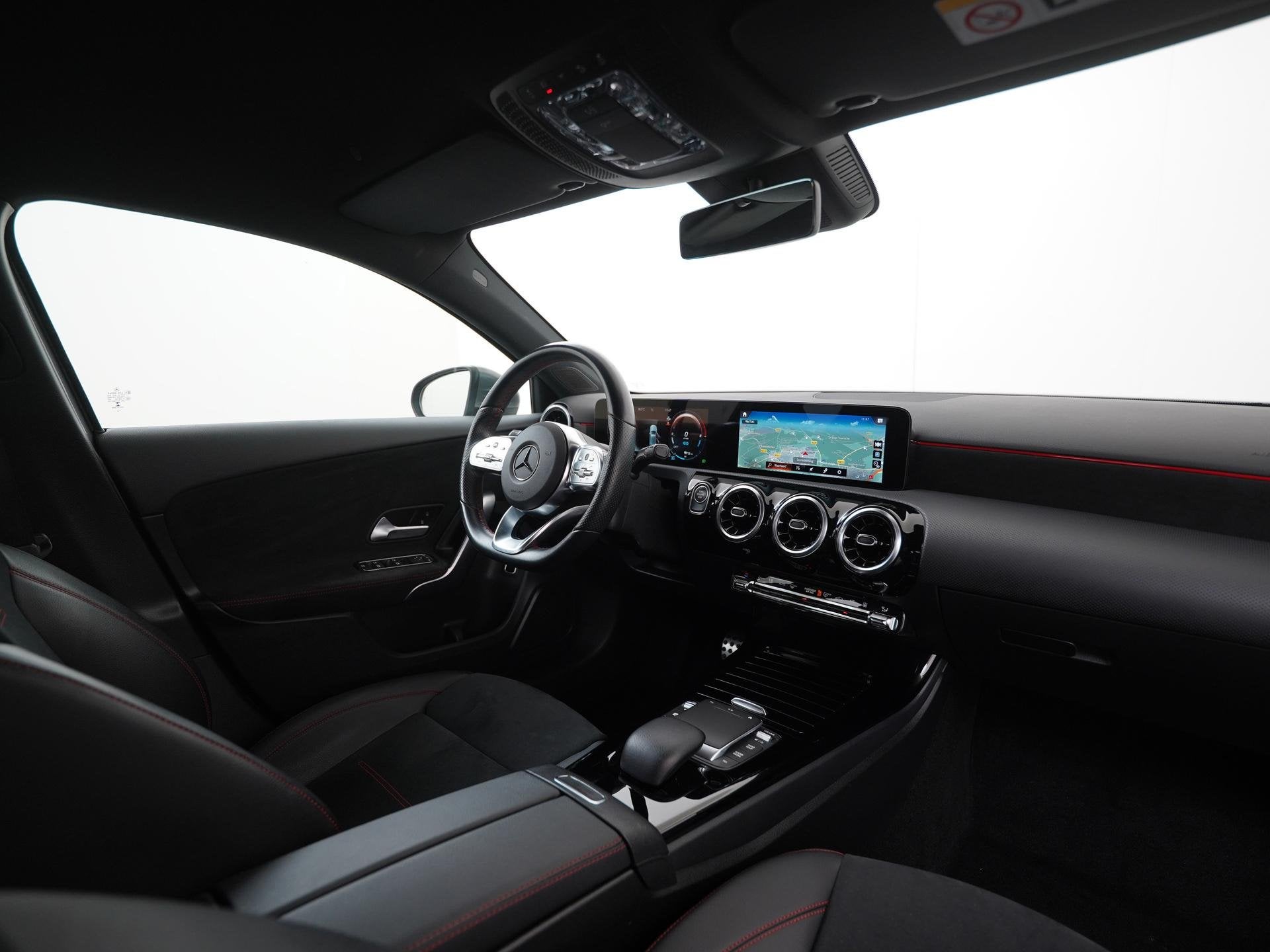 Mercedes-Benz A-klasse 250e AMG Line | Camera | Widescreen |, Auto's, Gebruikt, 4 cilinders, Leder en Stof, Bedrijf