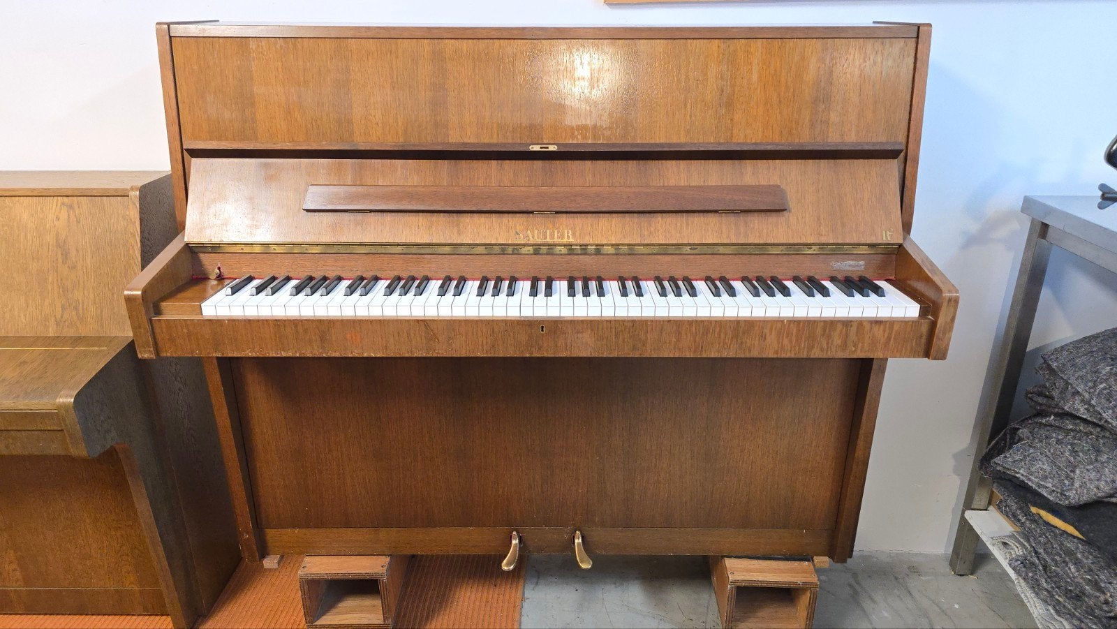 Goed klinkende Duitse Sauter piano! Gratis transport in NL, Ophalen of Verzenden, Gebruikt, Bruin
