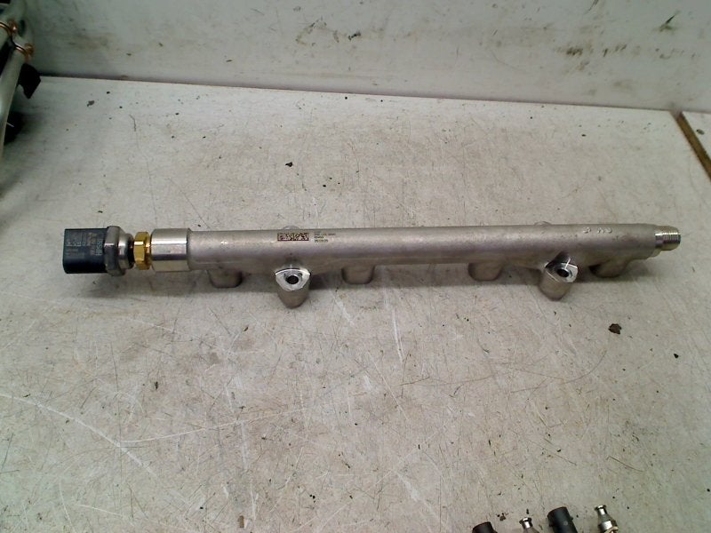 Brandstofverdeler Volkswagen Golf VIII (CD1) 2025 05E133320B, Gebruikt, Volkswagen, Volkswagen AG, Kundenbetreuung@volkswagen.de