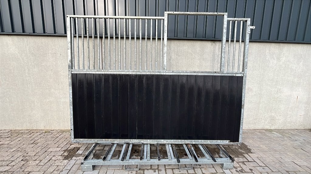 Tussenwand met boven tralies | Zwarte kunststof planken, Dieren en Toebehoren, Weidegang, 4 paarden of pony's of meer